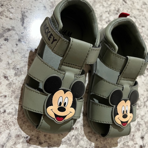 Mickey Mouse sandals green H&M - Picture 1 of 2